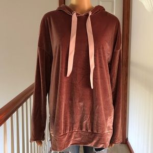 Oversized pink velour sweatshirt